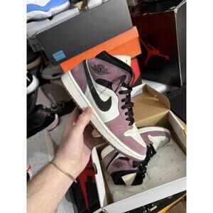Jordan retro 1 mid mullberry sz 7m/8.5w